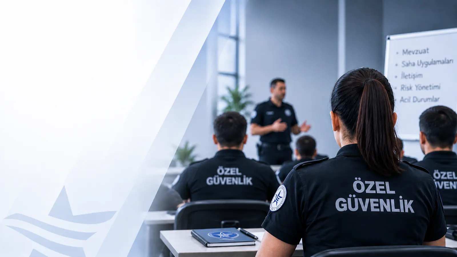 Eğitim salonunda özel güvenlik adayları